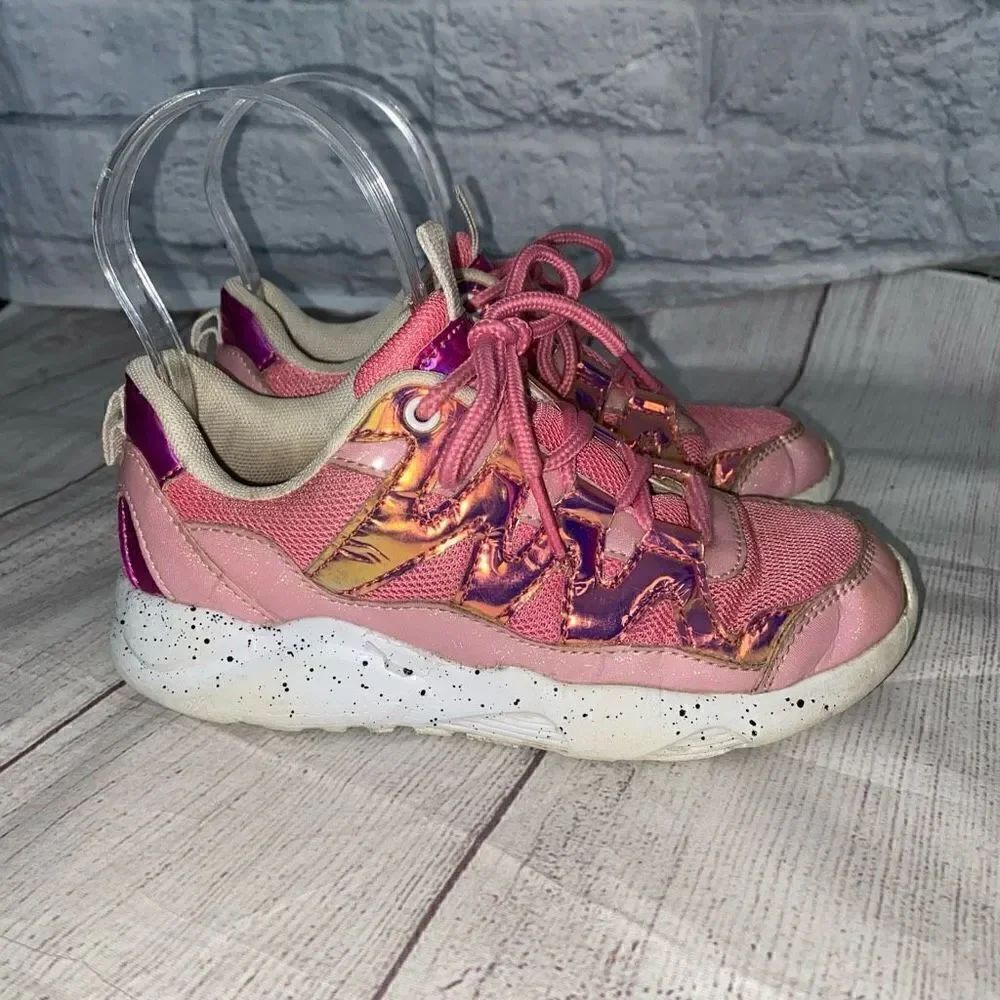 Girls fashion sneakers sz 2 pink w/metallic accents & speckled outsoles